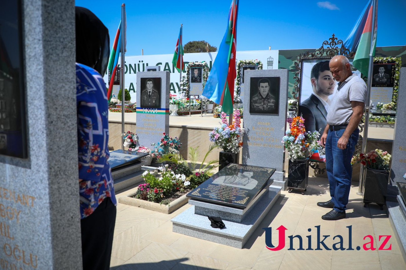 Ailəsi Polad Həşimovun məzarı başında - FOTOLAR